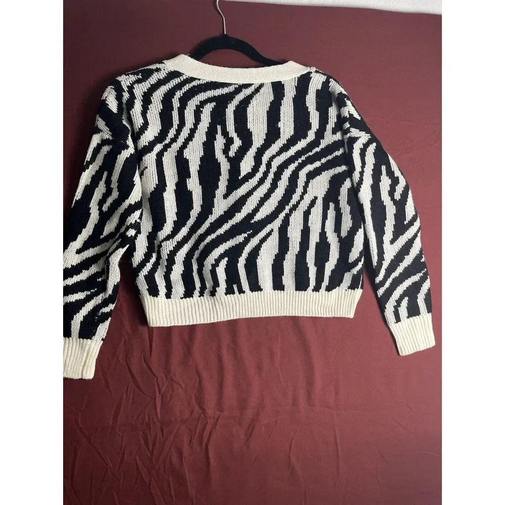 AMP  Zebra Pattern Sweater - Picture 3 of 6